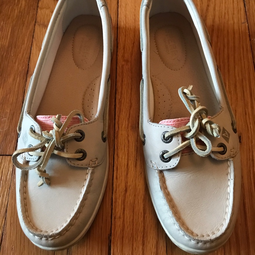Woman’s Sperry boat shoes